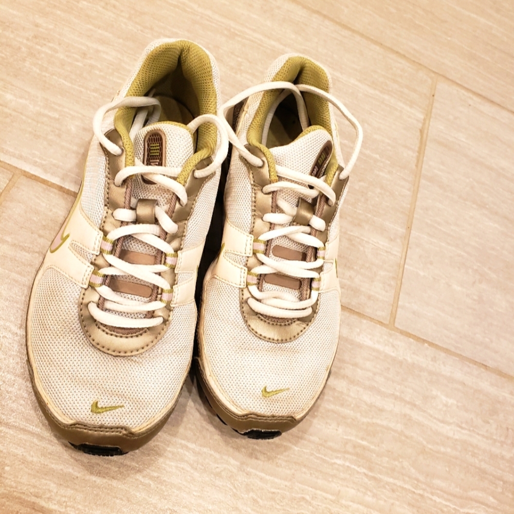 Nike shoes size y5 w7 nwot